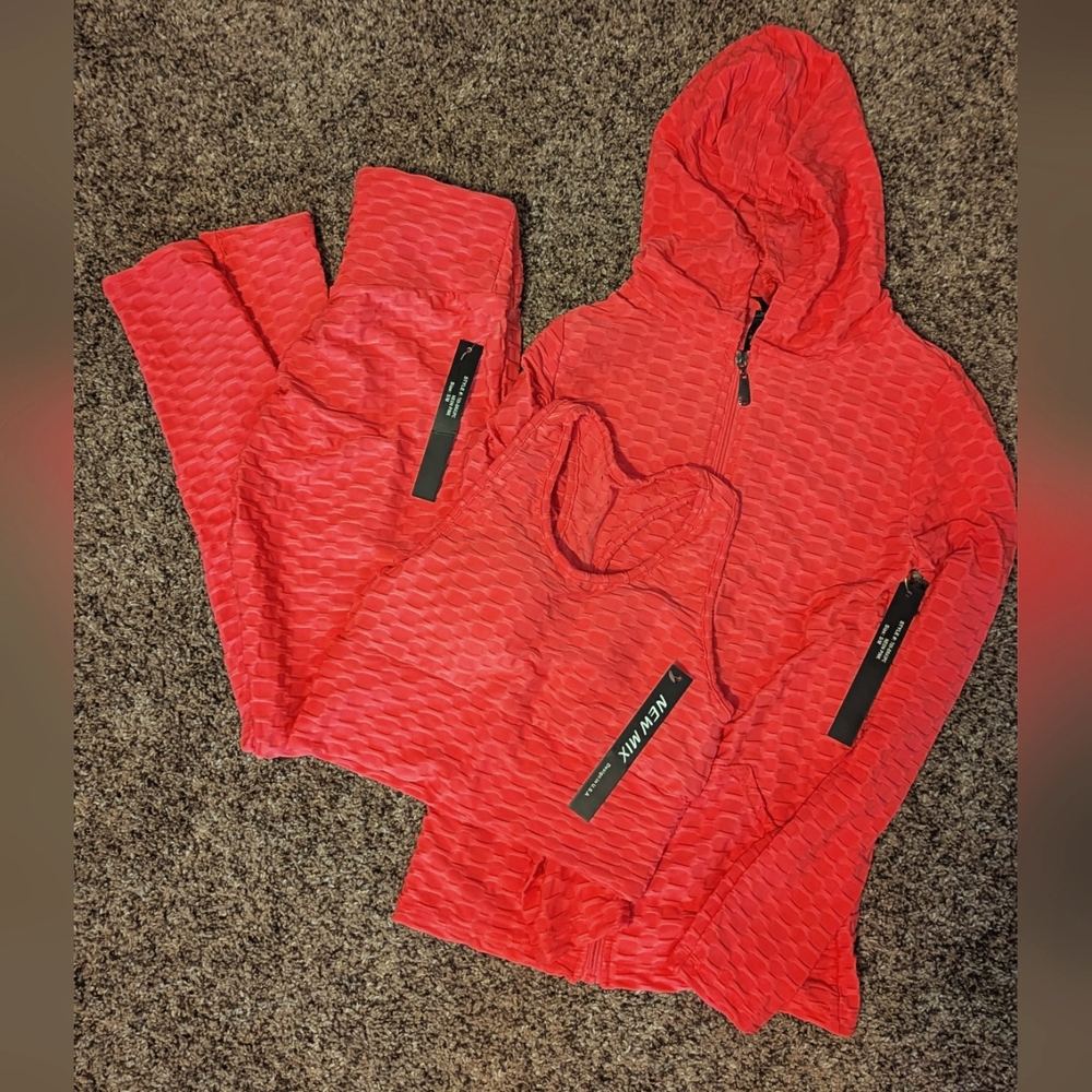 NWT Women's 3 piece set. Leggings, zip up jacket and sports bra size S/M